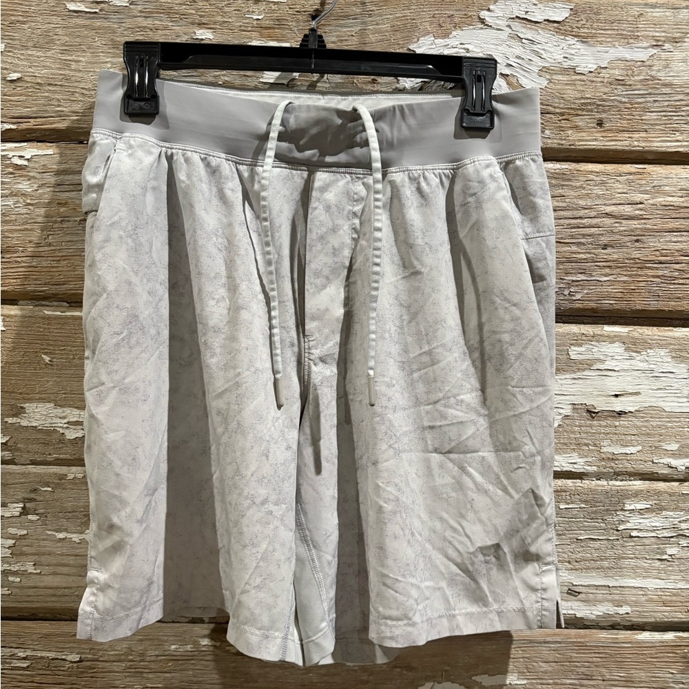 Lululemon Pace Breaker Shorts Linerless Men’s Size M Gray Marbled Zip Pocket 7”